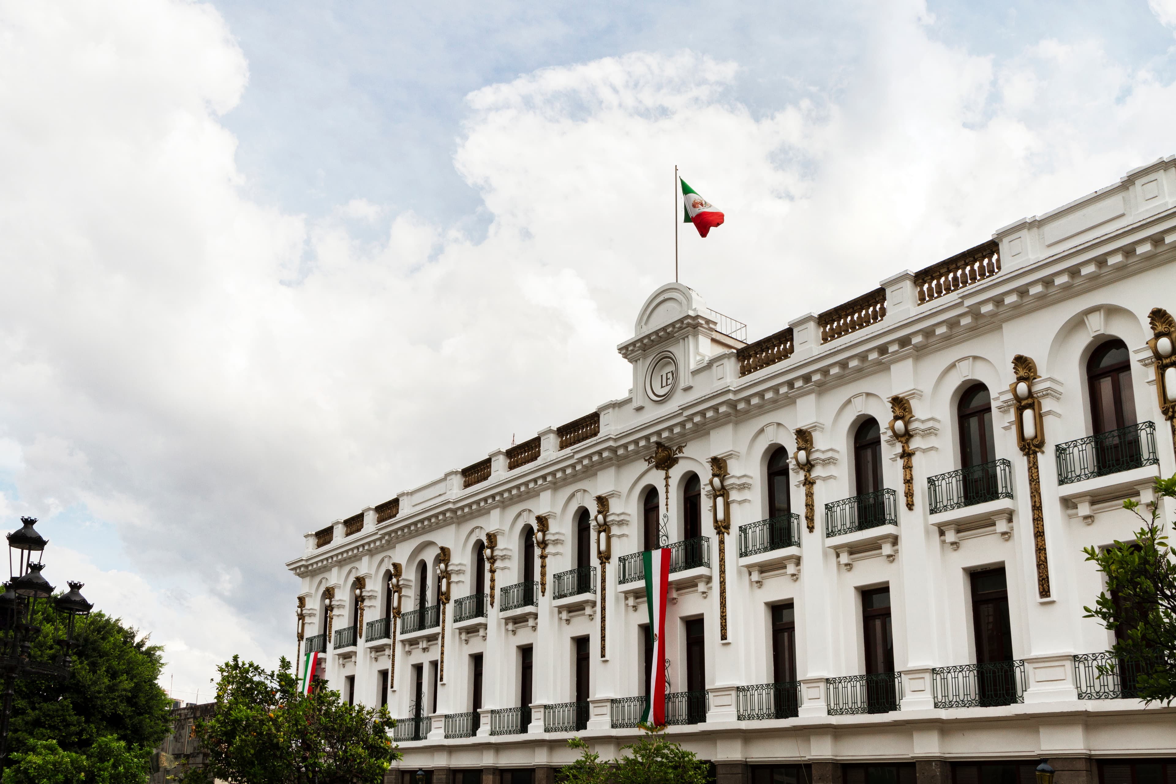 Transporte a Embajadas o Inmigración